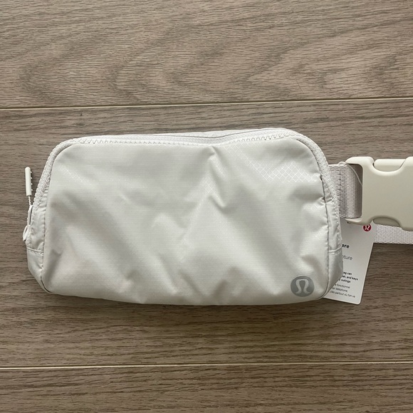 lululemon athletica Handbags - NWT Lululemon Everywhere Belt Bag in WHITE OPAL - RARE ORIGINAL OG VERSION!